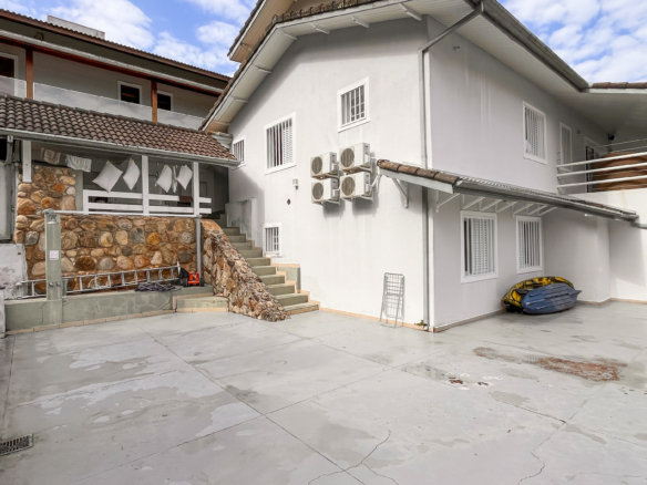 Casa à Venda – Condomínio Fechado na Praia de Santa Rita, Ubatuba/SP