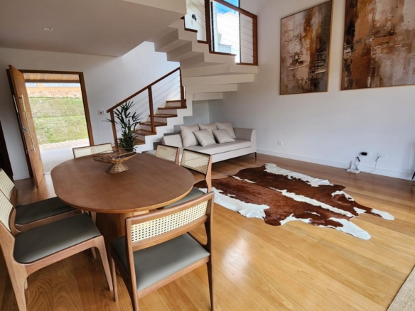 Casa exclusiva no Condomínio Beverly Hills – Recanto Araucária em Campos do Jordão