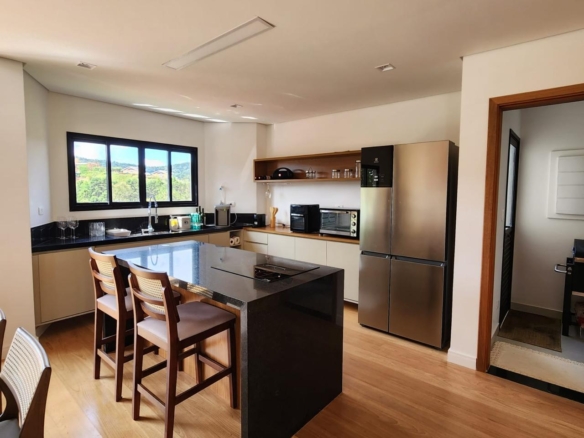 Casa exclusiva no Condomínio Beverly Hills – Recanto Araucária em Campos do Jordão