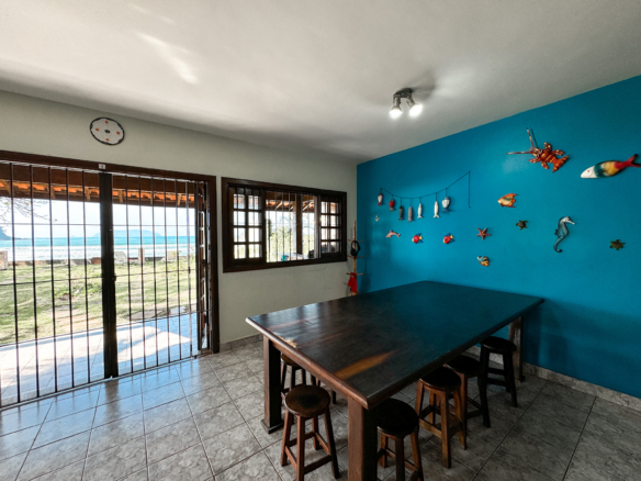 Casa Pé na Areia à Venda  Praia do Sapê, Ubatuba