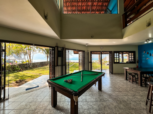 Casa Pé na Areia à Venda  Praia do Sapê, Ubatuba