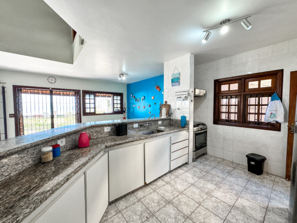 Casa Pé na Areia à Venda  Praia do Sapê, Ubatuba