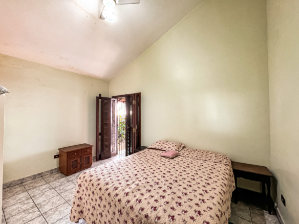 Casa Pé na Areia à Venda  Praia do Sapê, Ubatuba