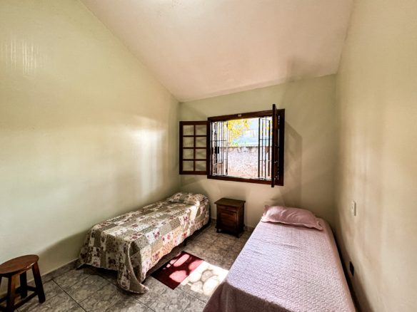 Casa Pé na Areia à Venda  Praia do Sapê, Ubatuba