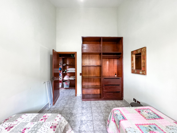Casa Pé na Areia à Venda  Praia do Sapê, Ubatuba