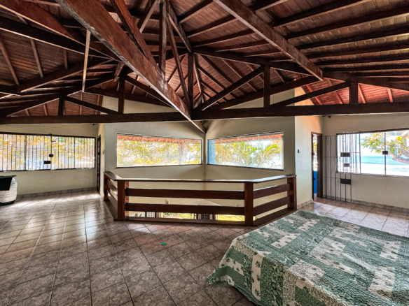 Casa Pé na Areia à Venda  Praia do Sapê, Ubatuba