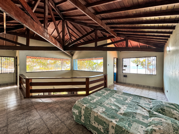 Casa Pé na Areia à Venda  Praia do Sapê, Ubatuba