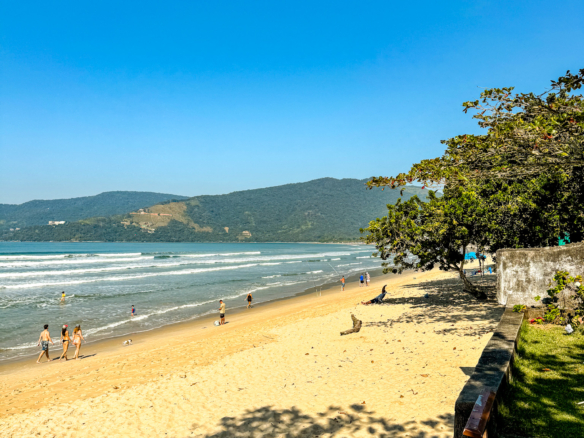 Casa Pé na Areia à Venda  Praia do Sapê, Ubatuba