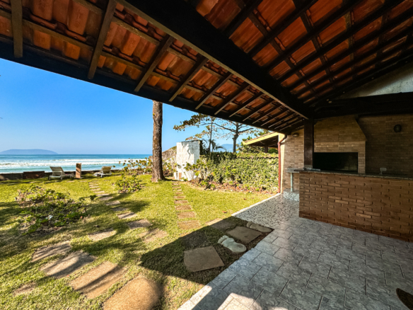 Casa Pé na Areia à Venda  Praia do Sapê, Ubatuba
