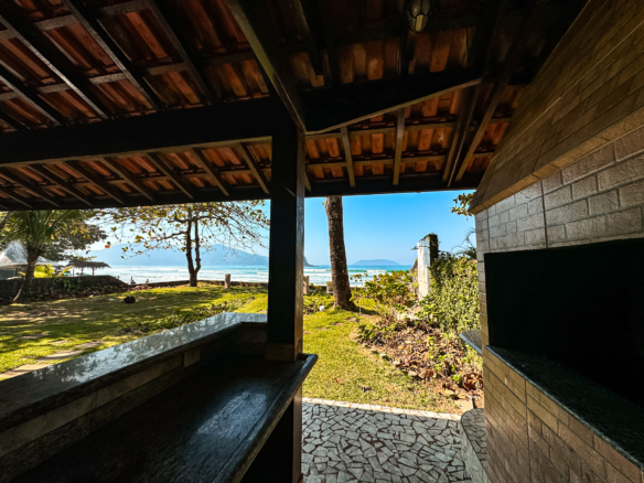 Casa Pé na Areia à Venda  Praia do Sapê, Ubatuba