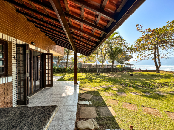 Casa Pé na Areia à Venda  Praia do Sapê, Ubatuba
