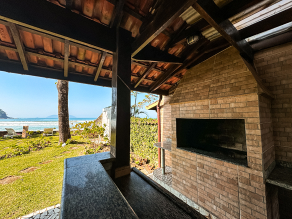 Casa Pé na Areia à Venda  Praia do Sapê, Ubatuba