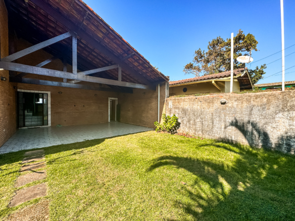 Casa Pé na Areia à Venda  Praia do Sapê, Ubatuba