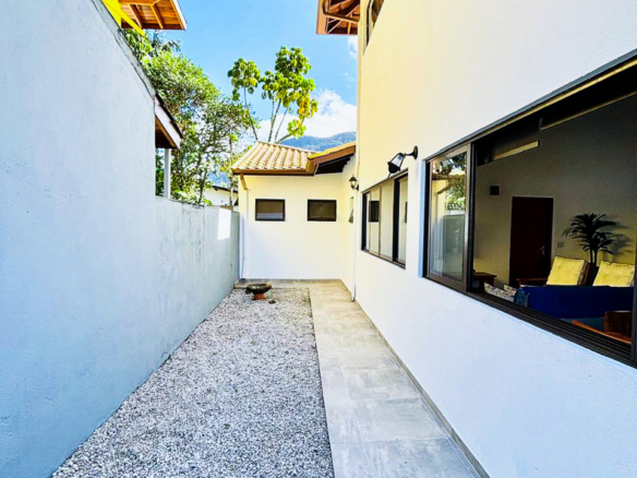 Casa Térrea à Venda no Condomínio Lagoinha (Salga) – Ubatuba/SP