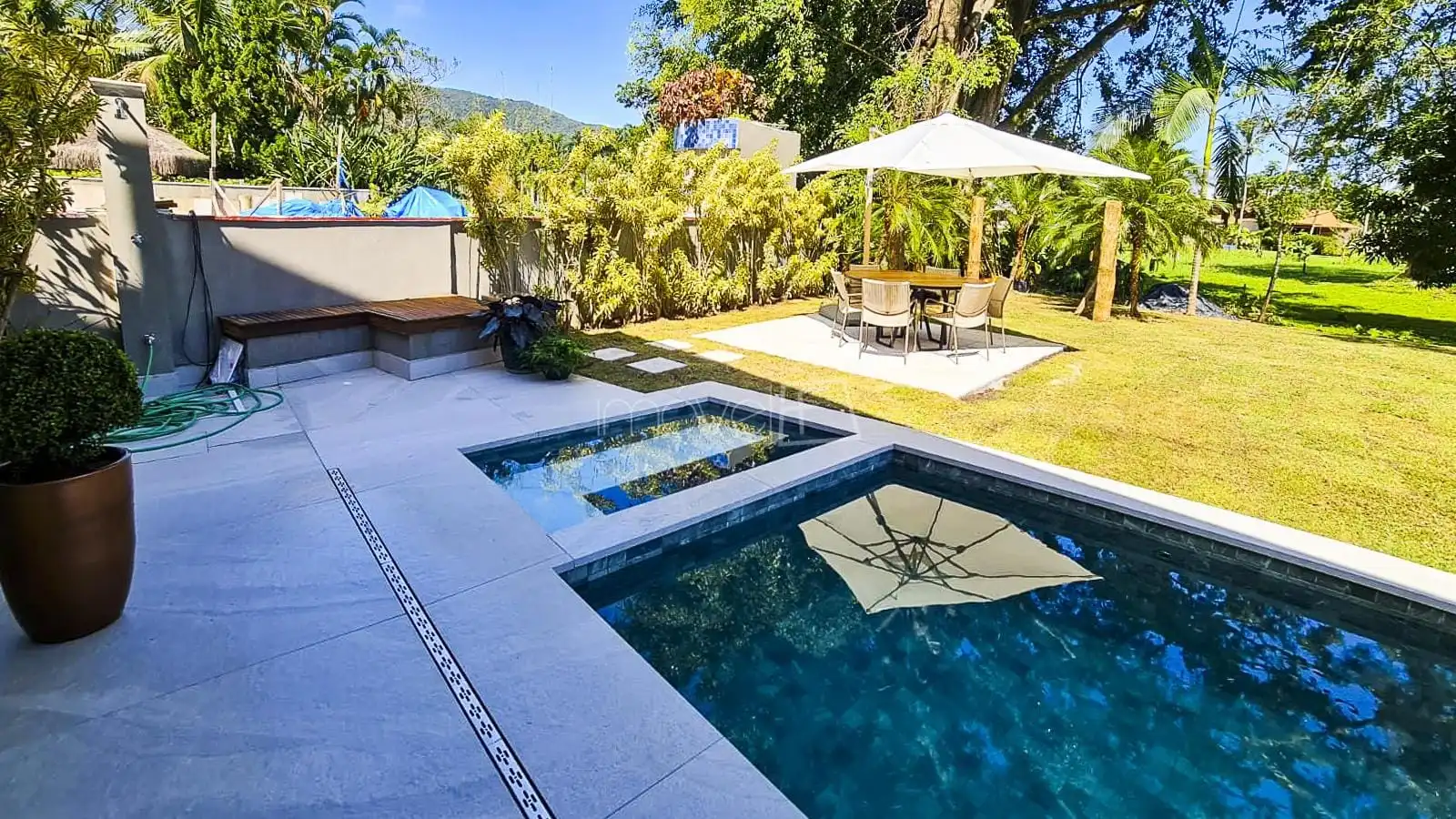 Piscina e Jacuzzi no Condominio Costa Verde Tabatinga integrado com espaço gourmet