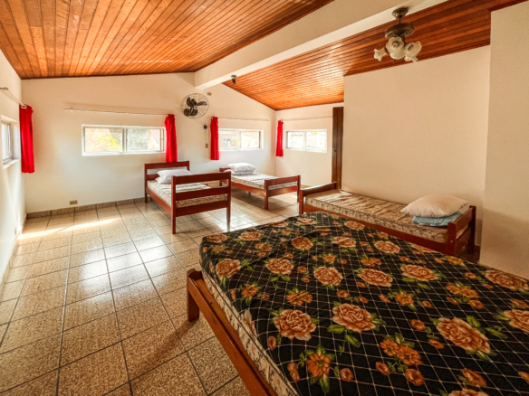 Casa em Condomínio à Venda – Praia da Lagoinha, Ubatuba