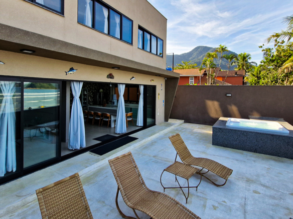 Casa frente mar praia do Sapê com 381,58 m² – Ubatuba