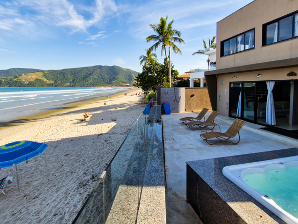 Casa frente mar praia do Sapê com 381,58 m² – Ubatuba