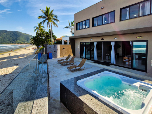 Casa frente mar praia do Sapê com 381,58 m² – Ubatuba