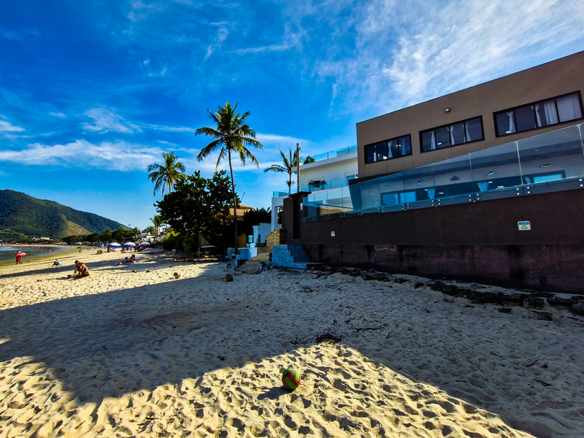 Casa frente mar praia do Sapê com 381,58 m² – Ubatuba