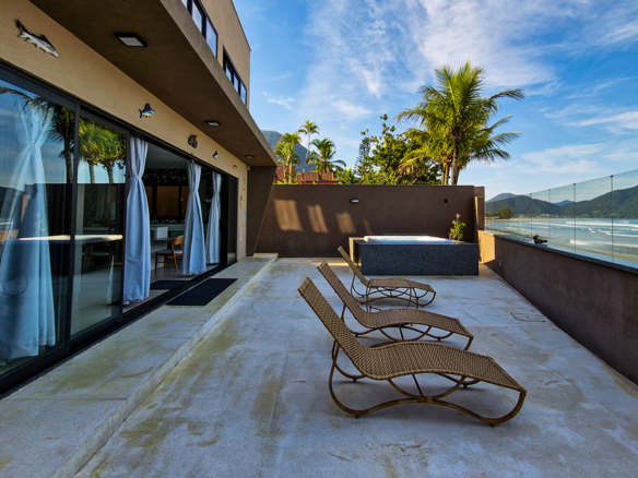 Casa frente mar praia do Sapê com 381,58 m² – Ubatuba