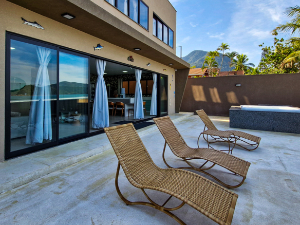 Casa frente mar praia do Sapê com 381,58 m² – Ubatuba