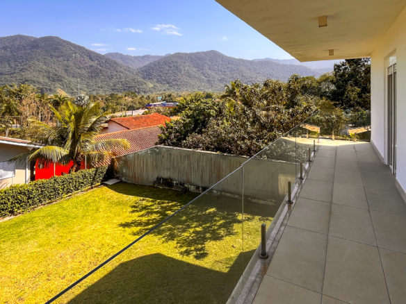 Casa à Venda em Ubatuba no Condomínio Recanto da Lagoinha