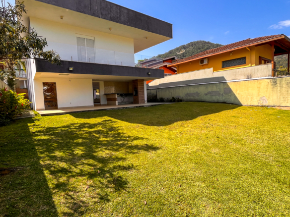 Casa à Venda em Ubatuba no Condomínio Recanto da Lagoinha