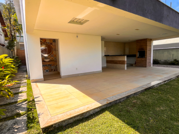 Casa à Venda em Ubatuba no Condomínio Recanto da Lagoinha