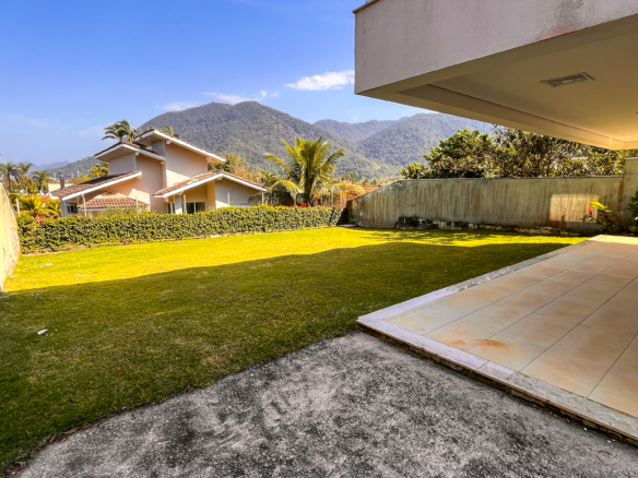 Casa à Venda em Ubatuba no Condomínio Recanto da Lagoinha