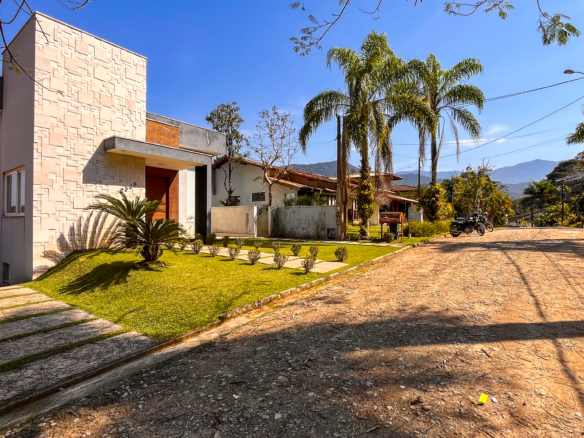 Casa à Venda em Ubatuba no Condomínio Recanto da Lagoinha