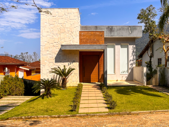 Casa à Venda em Ubatuba no Condomínio Recanto da Lagoinha