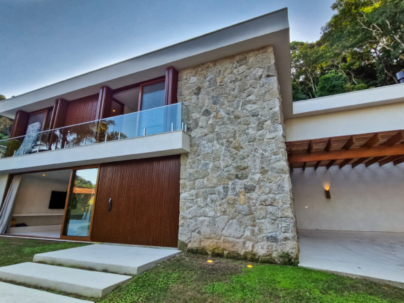 Casa nova alto padrão para venda | Condomínio fechado | Condomínio Cocanha | 5suítes | 552m²