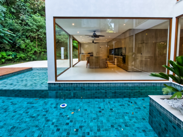 Casa nova alto padrão para venda | Condomínio fechado | Condomínio Cocanha | 5suítes | 552m²