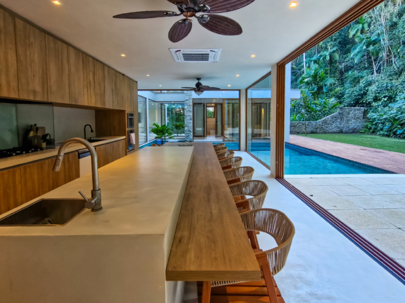 Casa nova alto padrão para venda | Condomínio fechado | Condomínio Cocanha | 5suítes | 552m²