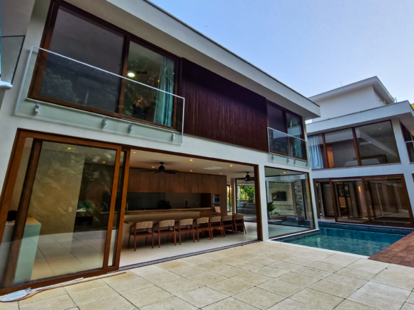 Casa nova alto padrão para venda | Condomínio fechado | Condomínio Cocanha | 5suítes | 552m²