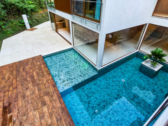 Casa nova alto padrão para venda | Condomínio fechado | Condomínio Cocanha | 5suítes | 552m²