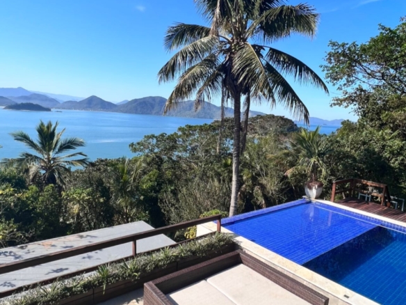 Exclusividade à beira-mar em Ubatuba com 605m²