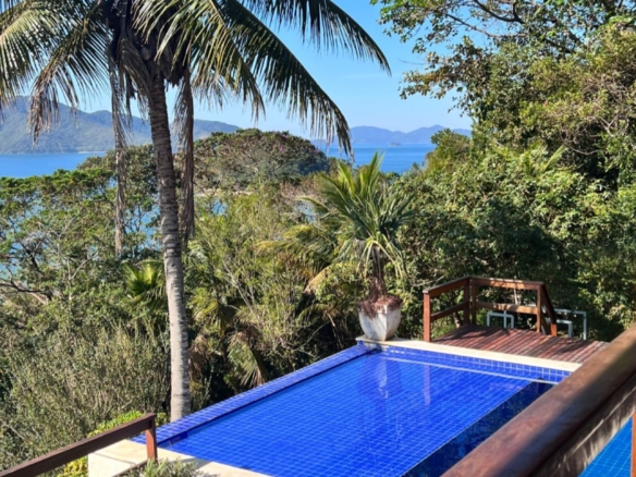 Exclusividade à beira-mar em Ubatuba com 605m²