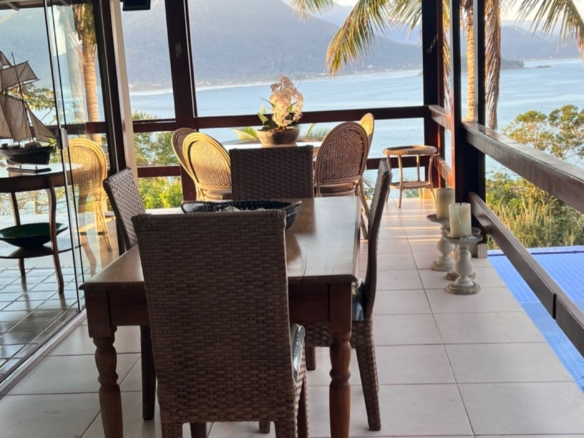 Exclusividade à beira-mar em Ubatuba com 605m²