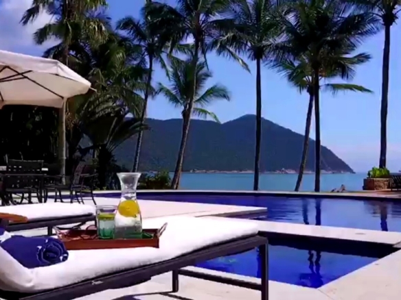 🏝 Mansão Pé na Areia – Praia de Iporanga, Guarujá | São Paulo