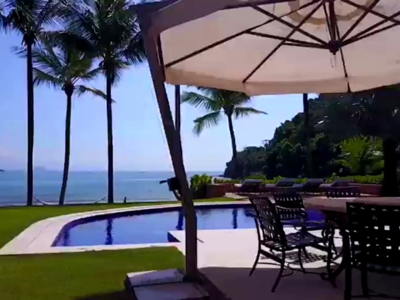 🏝 Mansão Pé na Areia – Praia de Iporanga, Guarujá | São Paulo