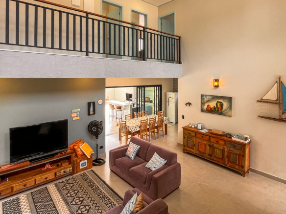 Casa Nova com 4 Suítes e Área Gourmet – Condomínio Captanias, Praia da Lagoinha, Ubatuba