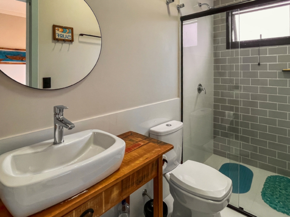 Casa Nova com 4 Suítes e Área Gourmet – Condomínio Captanias, Praia da Lagoinha, Ubatuba