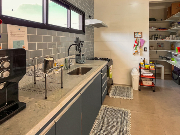 Casa Nova com 4 Suítes e Área Gourmet – Condomínio Captanias, Praia da Lagoinha, Ubatuba