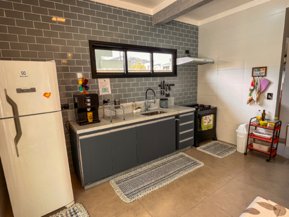 Casa Nova com 4 Suítes e Área Gourmet – Condomínio Captanias, Praia da Lagoinha, Ubatuba