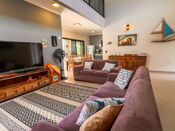 Casa Nova com 4 Suítes e Área Gourmet – Condomínio Captanias, Praia da Lagoinha, Ubatuba