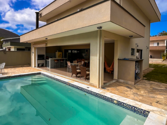 Casa Nova com 4 Suítes e Área Gourmet – Condomínio Captanias, Praia da Lagoinha, Ubatuba