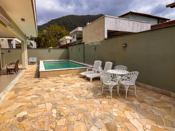 Casa Nova com 4 Suítes e Área Gourmet – Condomínio Captanias, Praia da Lagoinha, Ubatuba
