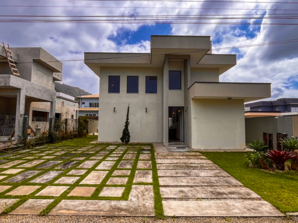 Casa Nova com 4 Suítes e Área Gourmet – Condomínio Captanias, Praia da Lagoinha, Ubatuba